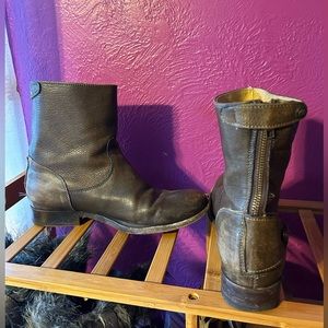 Women's Frye Melissa Button Boots (Short) in Gray